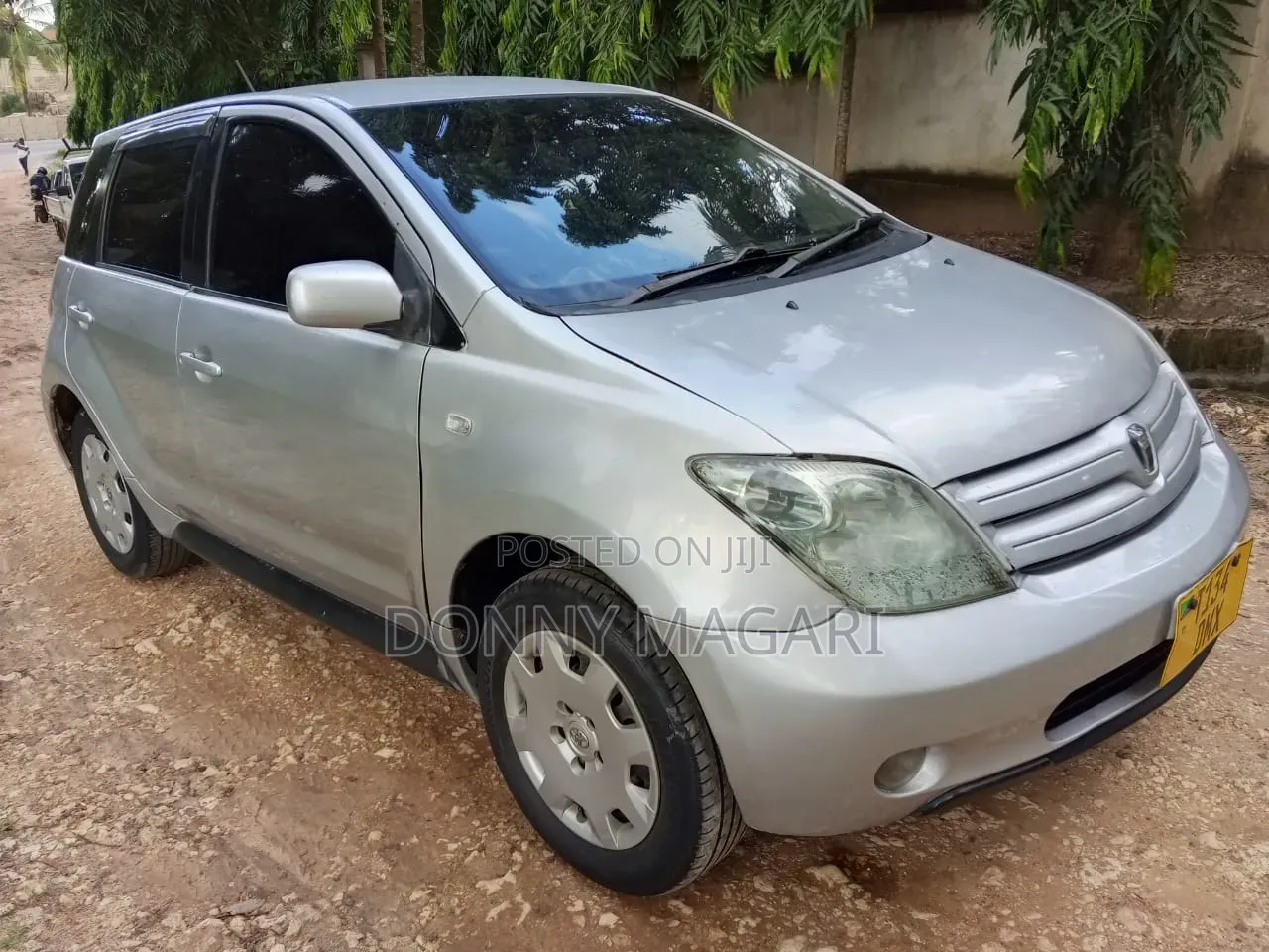 Toyota IST 2004 Silver