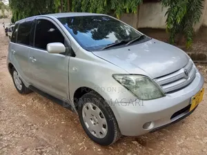 Toyota IST 2004 Silver