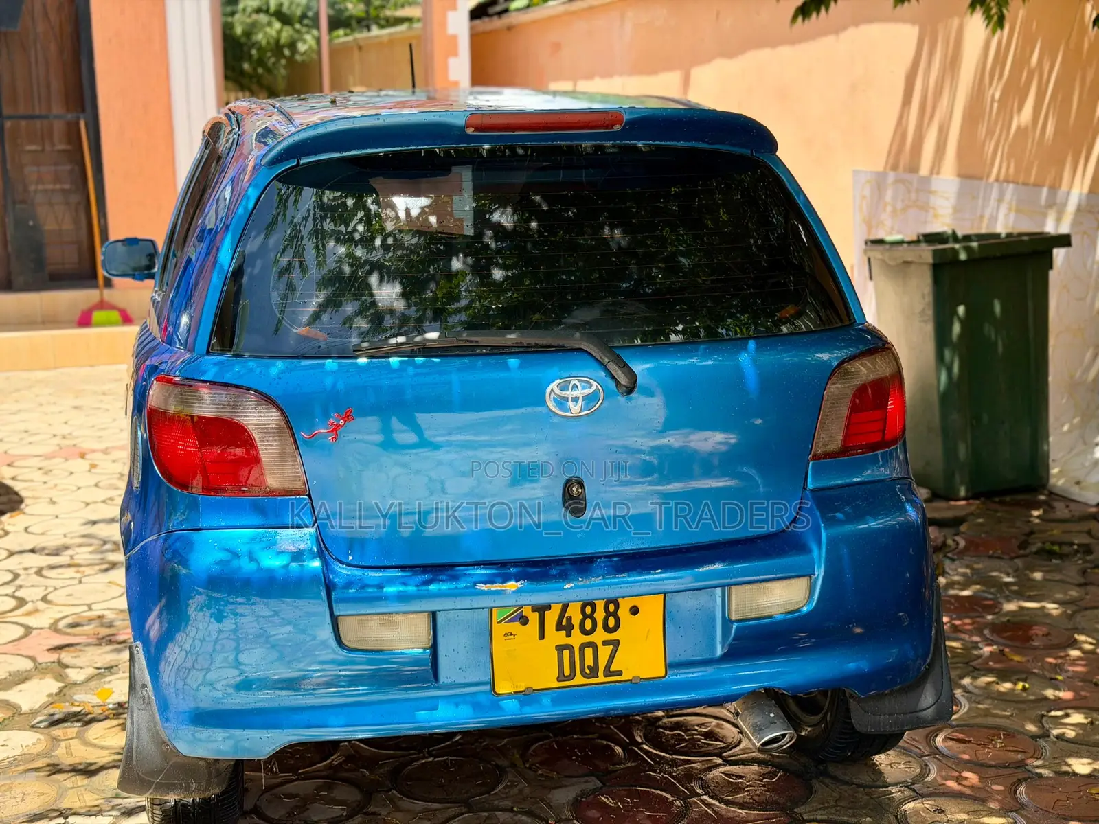 Toyota Vitz 2004 Blue