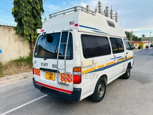 Toyota HiAce 2001 White