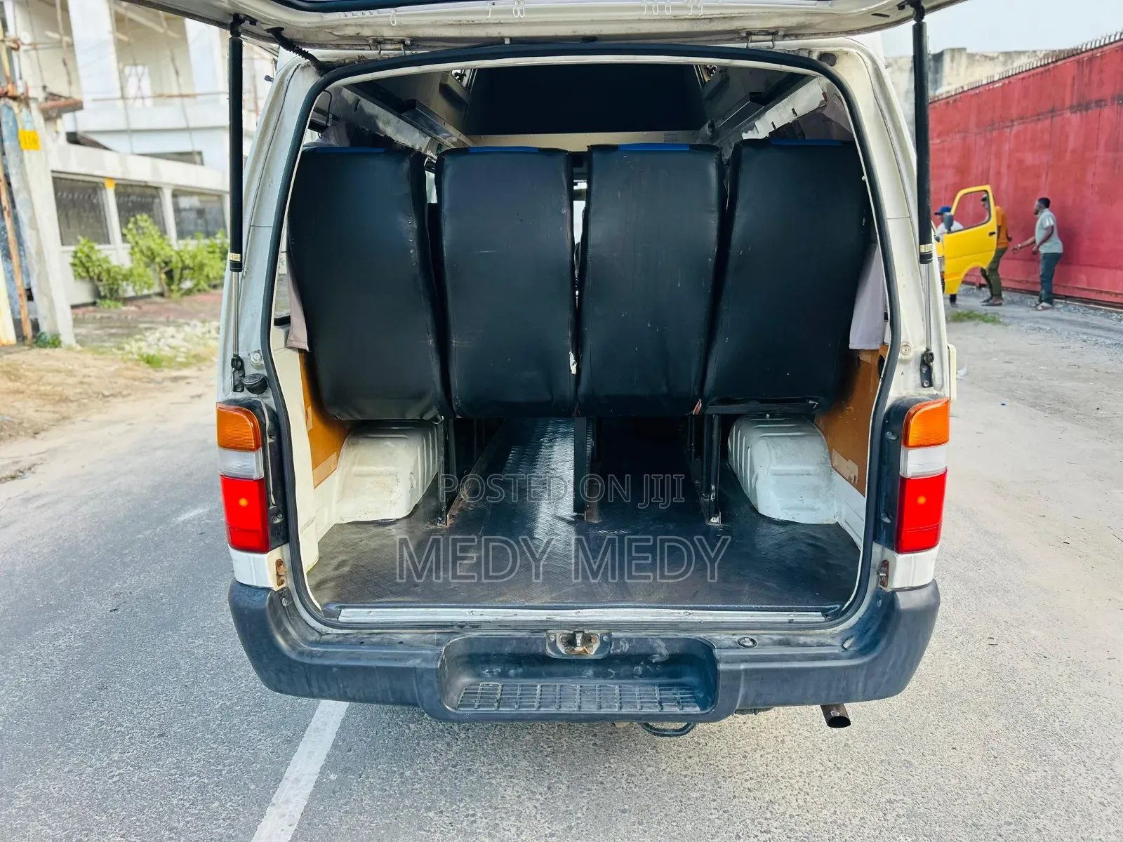Toyota HiAce 2001 White