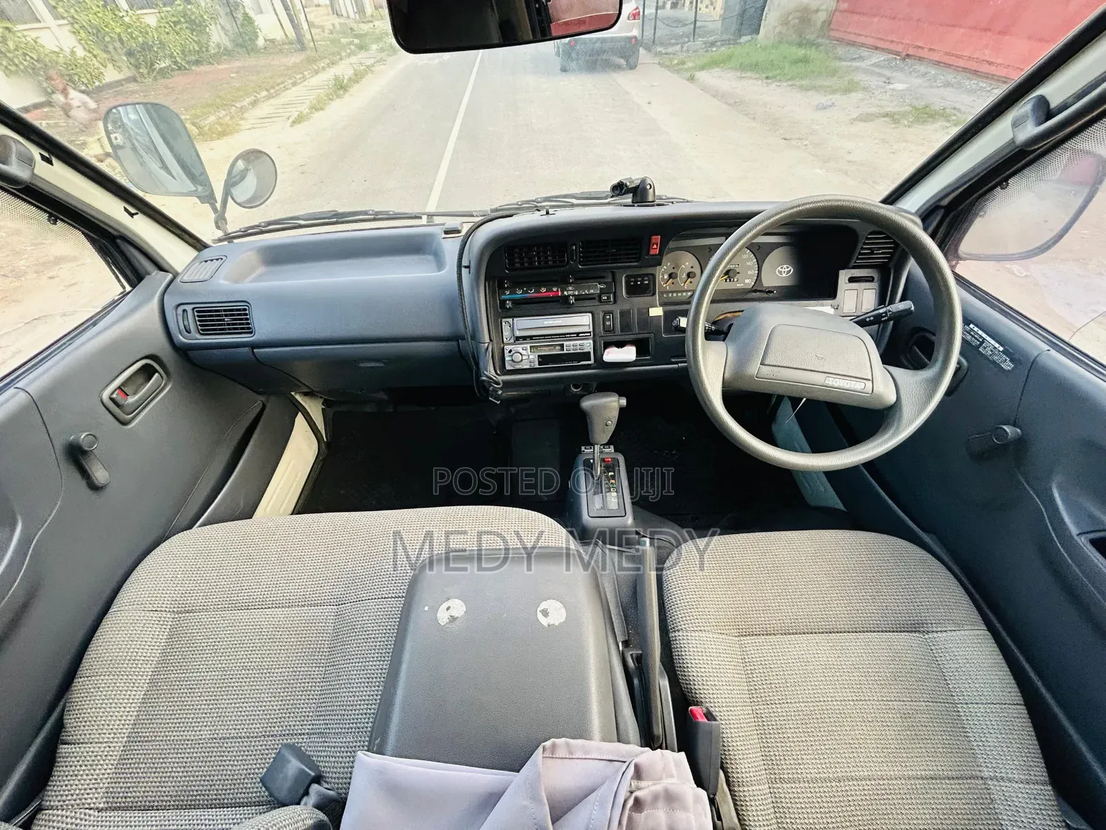 Toyota HiAce 2001 White