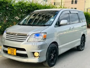 Toyota Noah 2005 Silver