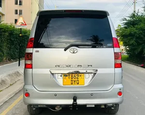 Toyota Noah 2005 Silver