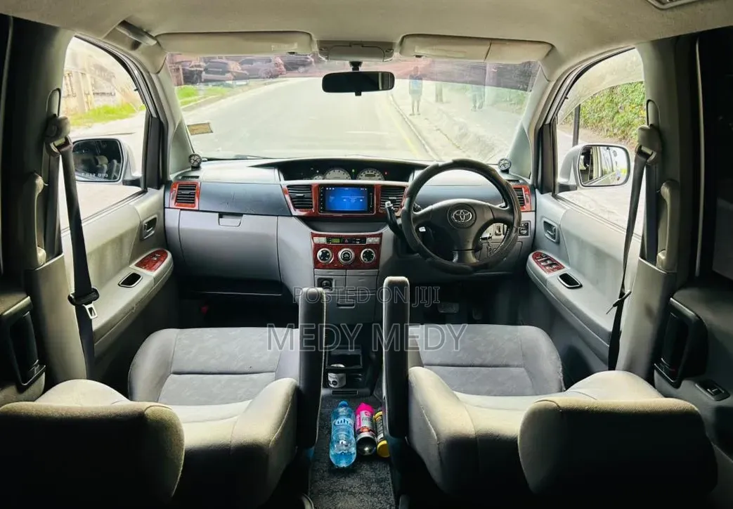 Toyota Noah 2005 Silver