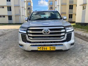 Toyota Land Cruiser 4.5 V8 GX-R 2012 Silver