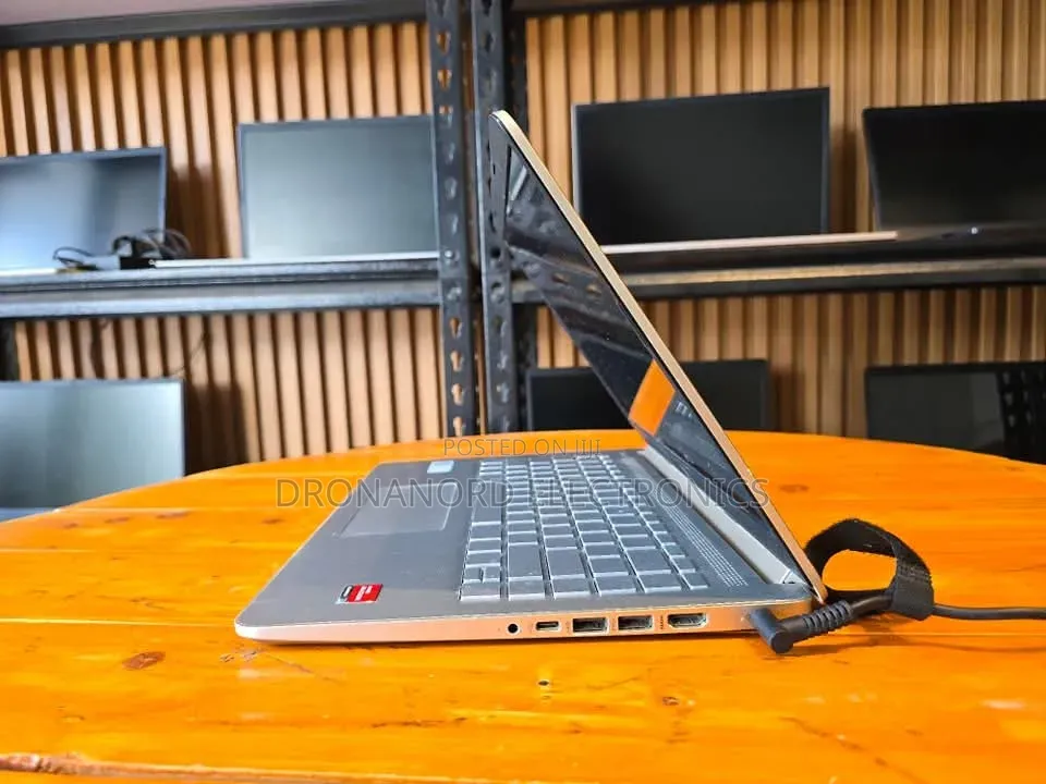 New Laptop HP 8GB Nvidia SSD 256GB