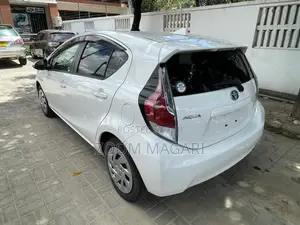 Toyota Aqua 2016 Pearl