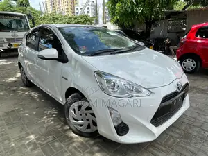 Toyota Aqua 2016 Pearl