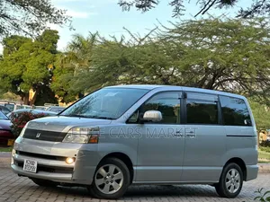 Toyota Noah 2006 Silver