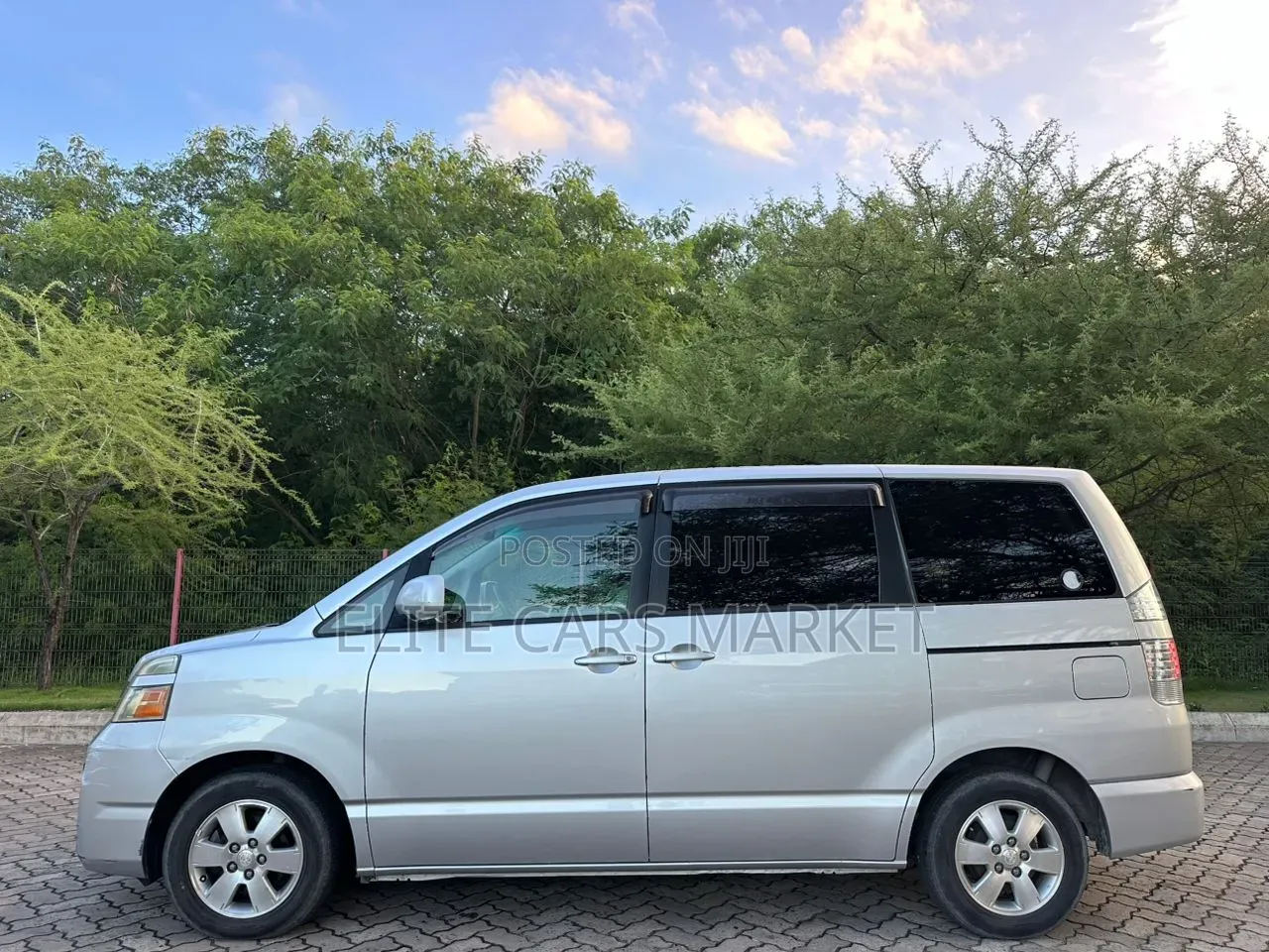 Toyota Noah 2006 Silver