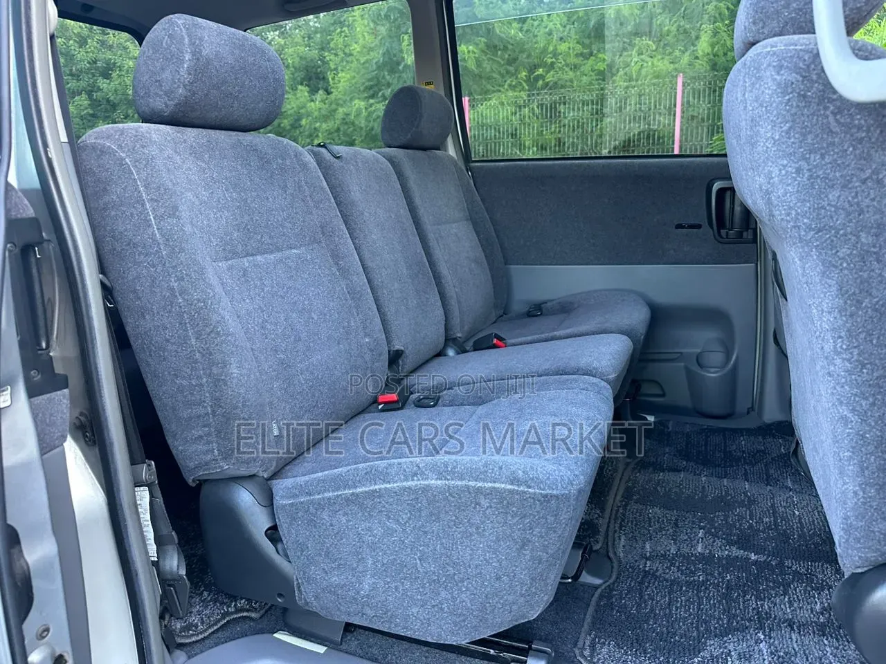 Toyota Noah 2006 Silver