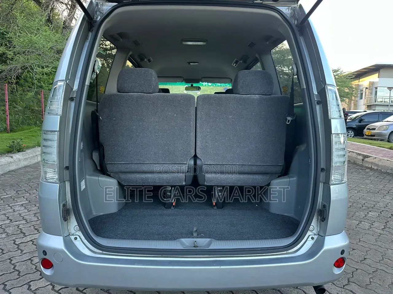 Toyota Noah 2006 Silver