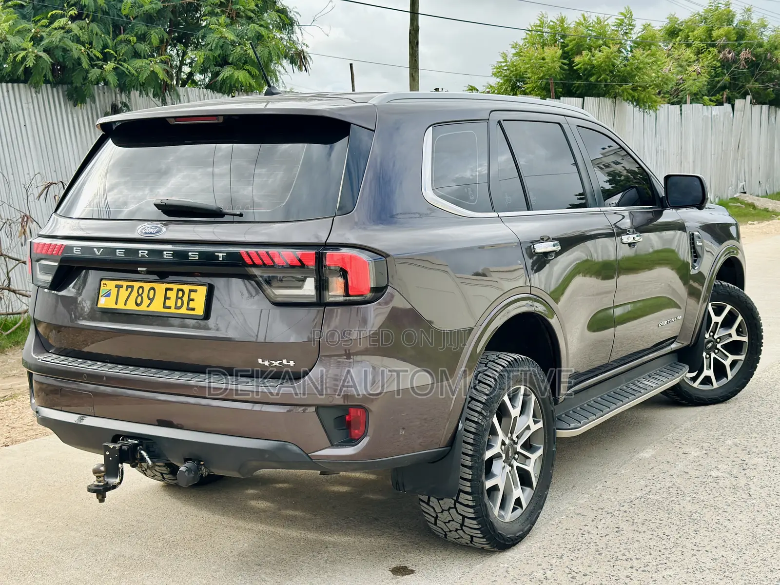 Ford Everest 2024 Gray