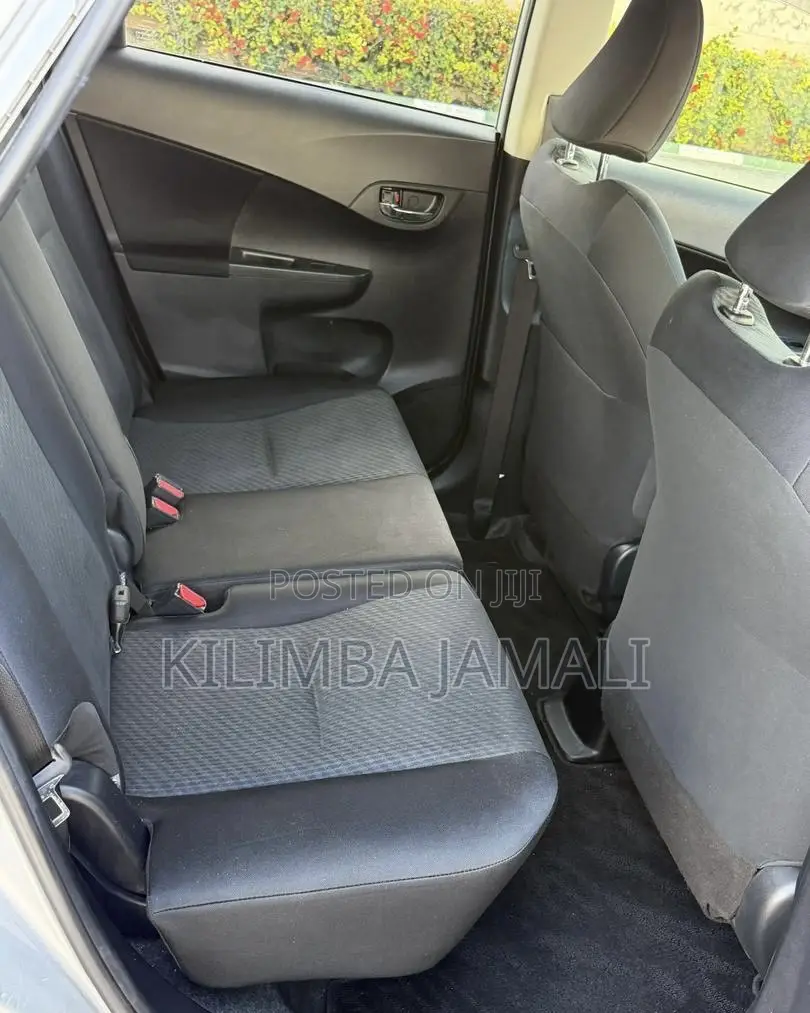 Toyota Ractis 2012 Silver