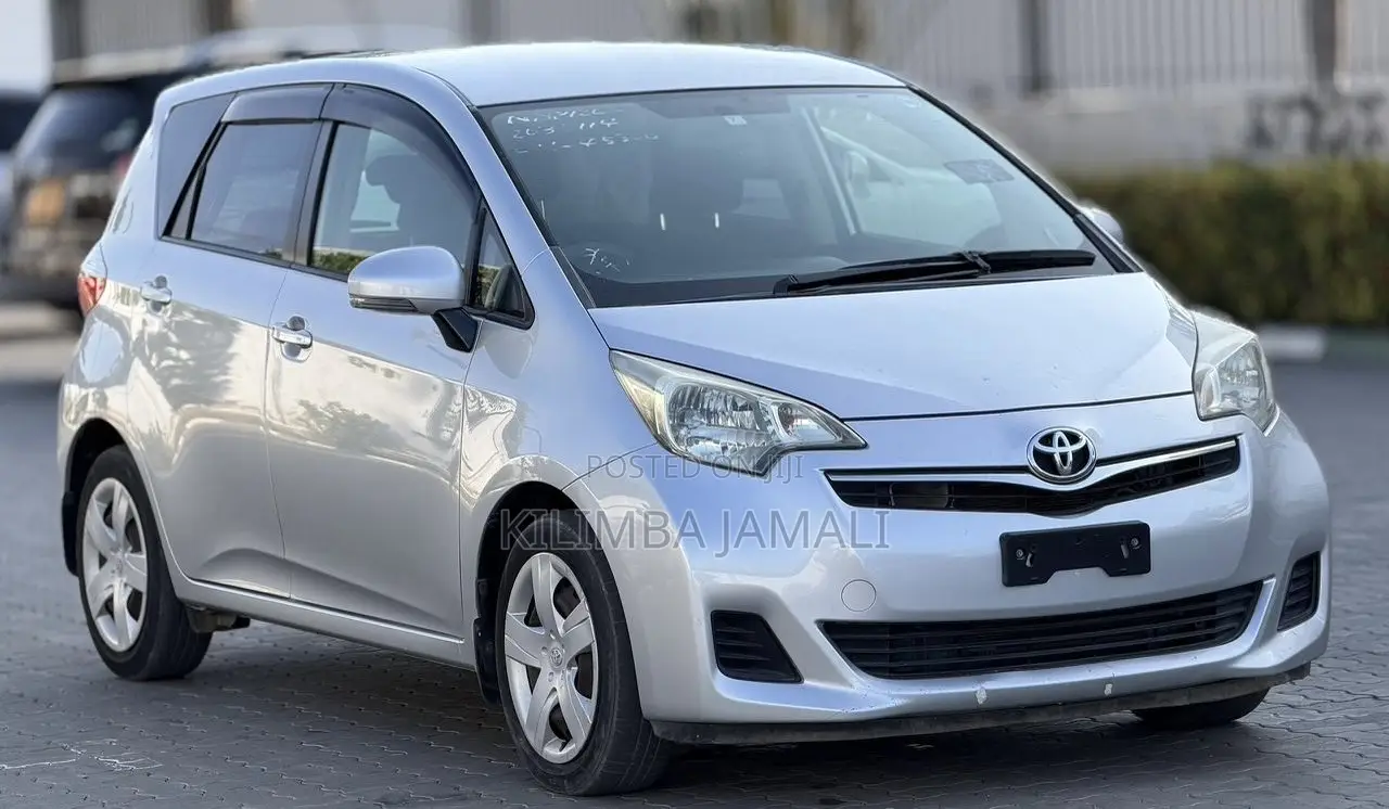 Toyota Ractis 2012 Silver
