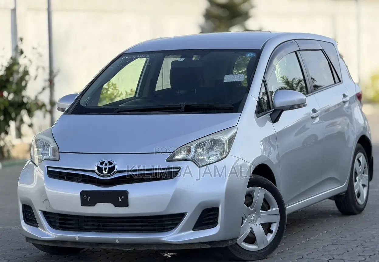 Toyota Ractis 2012 Silver