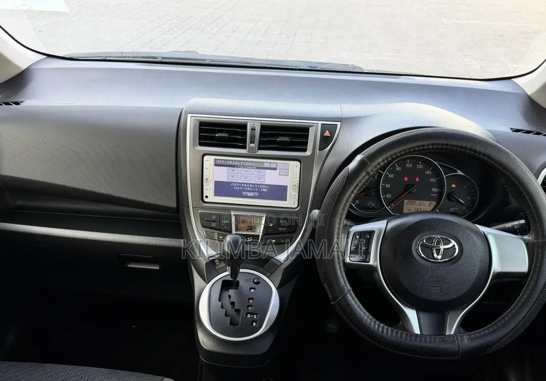 Toyota Ractis 2012 Silver