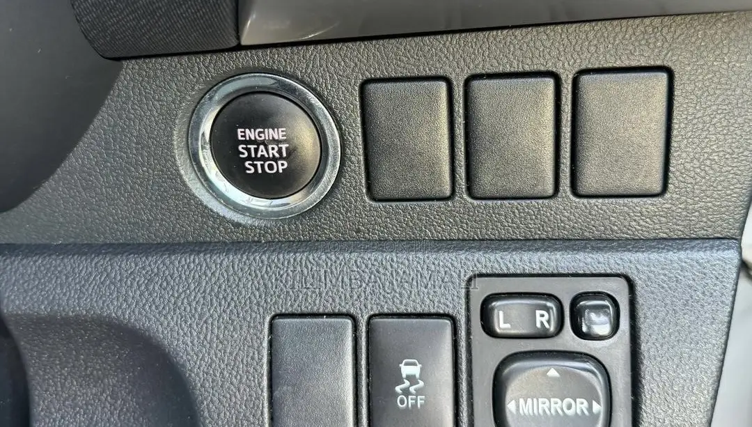Toyota Ractis 2012 Silver