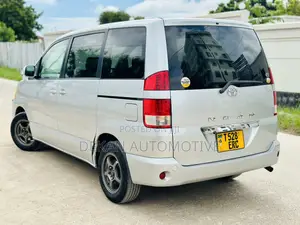 Toyota Noah 2.0 143hp FWD (8 Seater) 2007 Silver