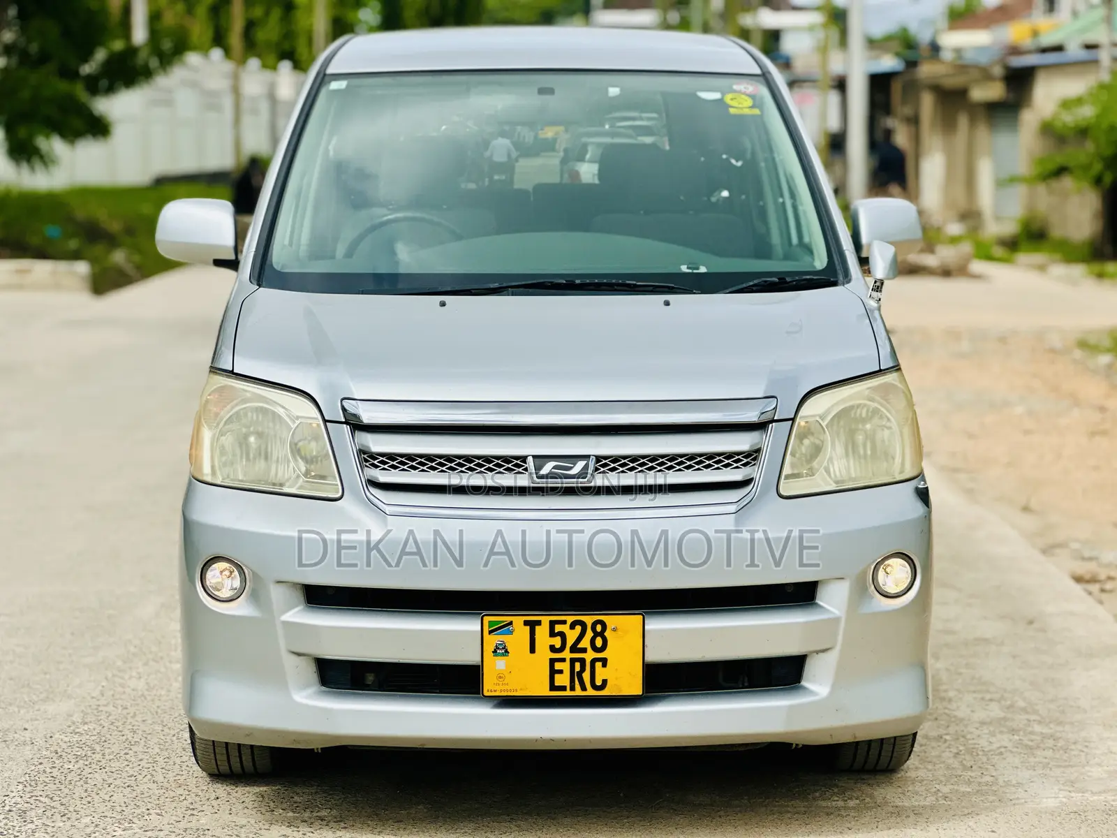 Toyota Noah 2.0 143hp FWD (8 Seater) 2007 Silver