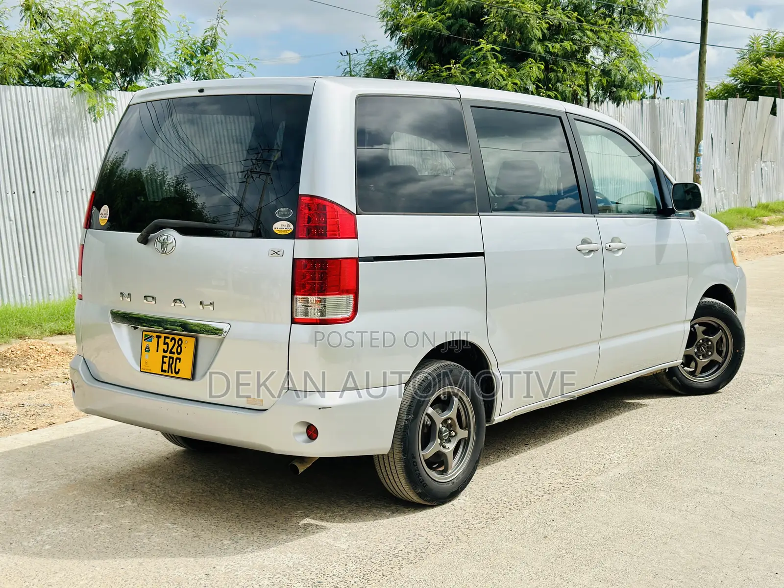 Toyota Noah 2.0 143hp FWD (8 Seater) 2007 Silver