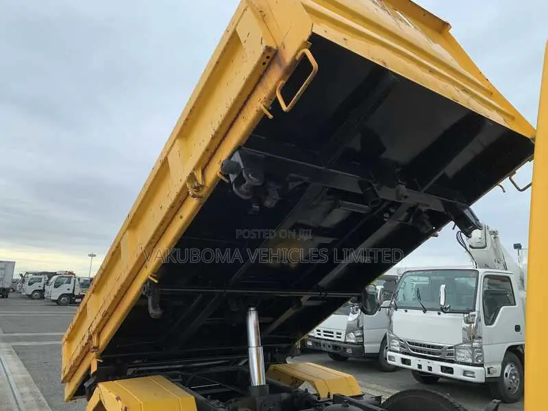 Mitsubishi Canter Dump