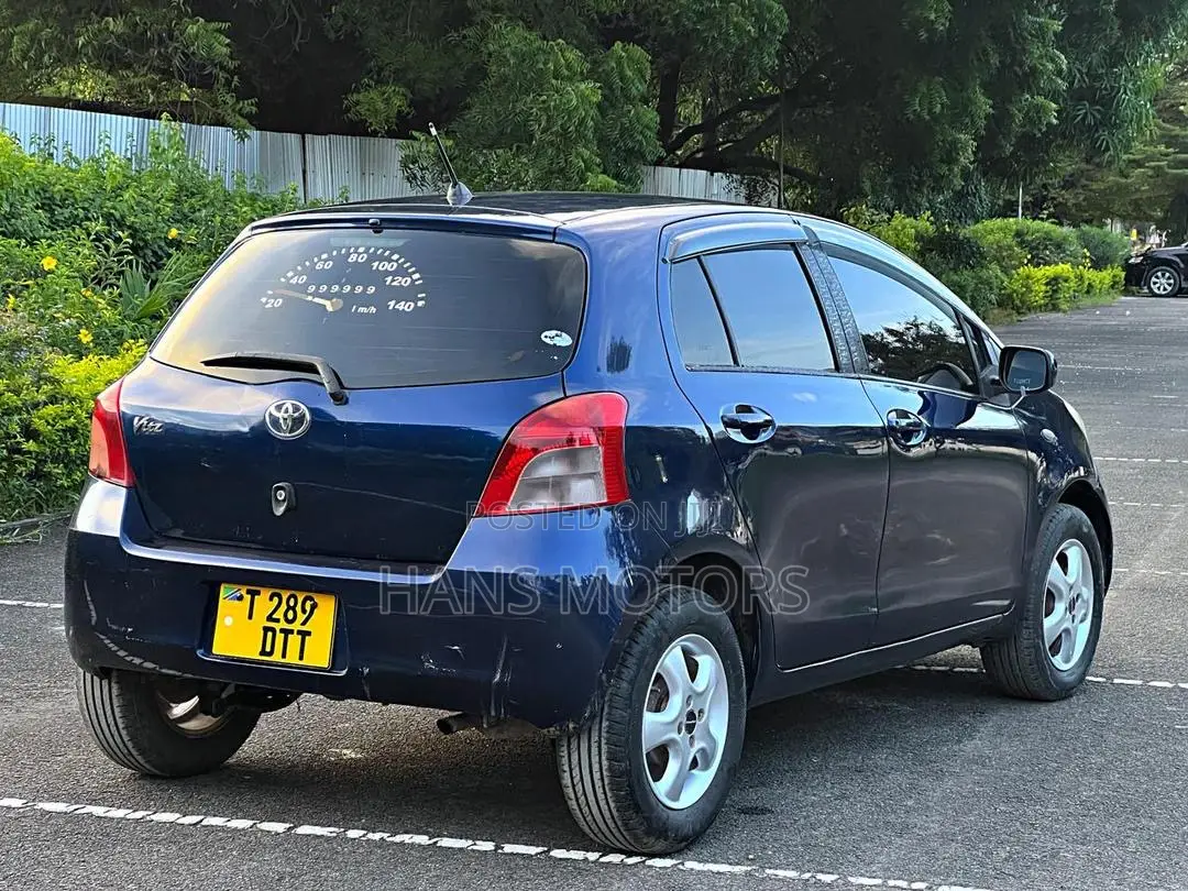 Toyota Vitz 2009 Blue