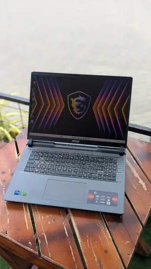 New Laptop MSI Vector 17 HX AI A2XWJG 16GB Intel Core i9 SSD 1T