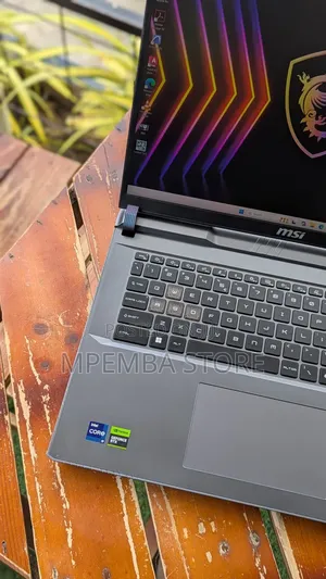 New Laptop MSI Vector 17 HX AI A2XWJG 16GB Intel Core i9 SSD 1T