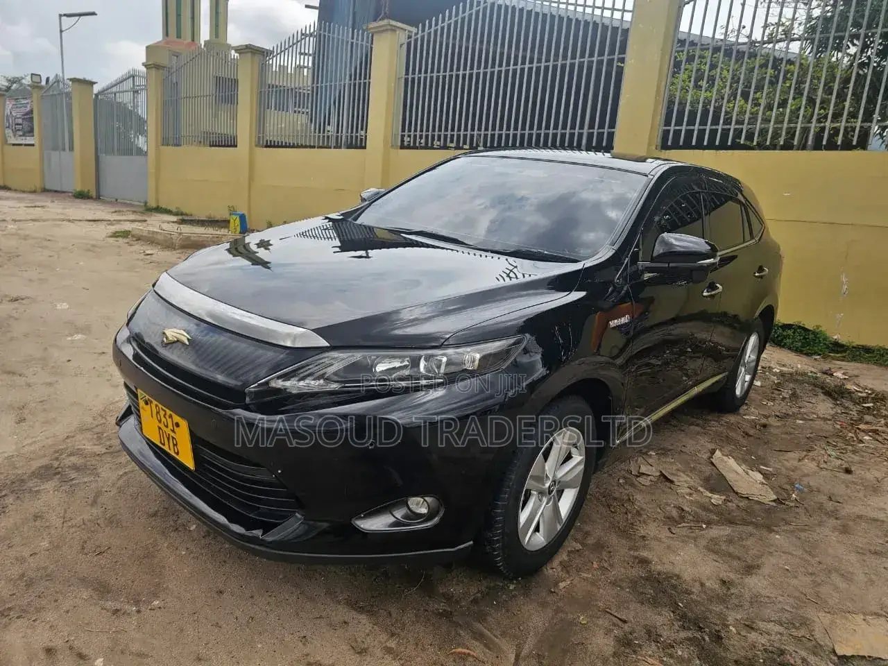 Toyota Harrier 2.0 4WD 2015 Black