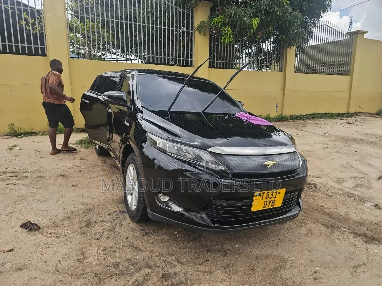 Toyota Harrier 2.0 4WD 2015 Black