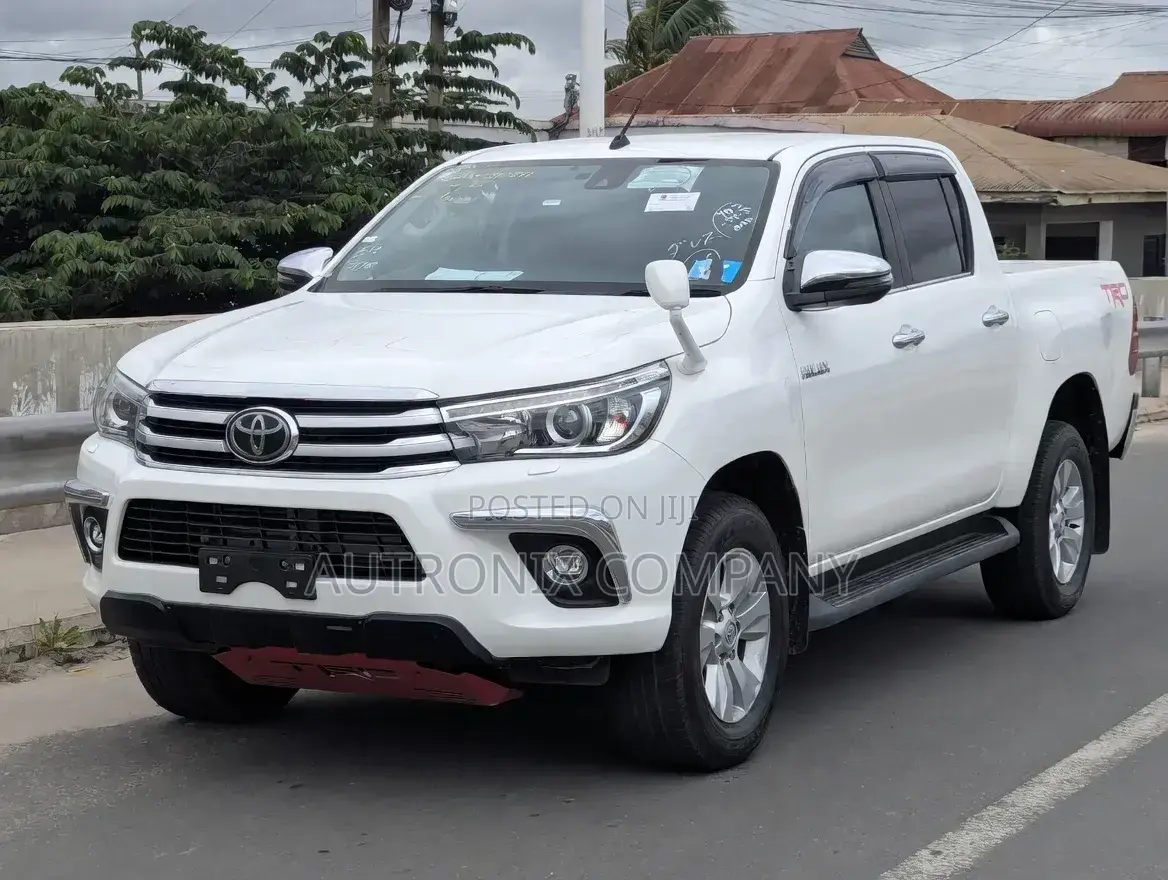 Toyota Hilux Revo Double Cab Deisel 2.4 AWD 2018 White