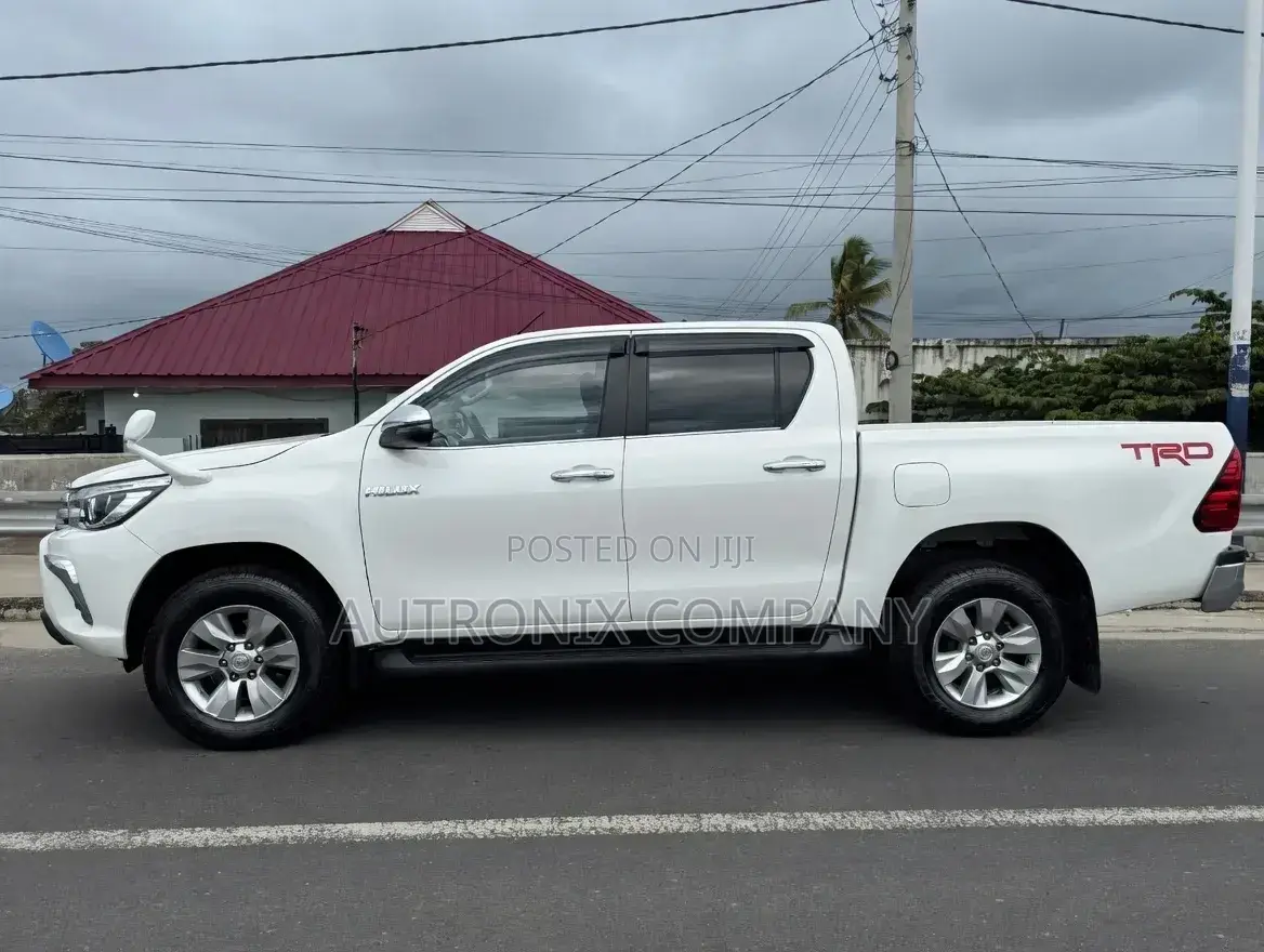 Toyota Hilux Revo Double Cab Deisel 2.4 AWD 2018 White