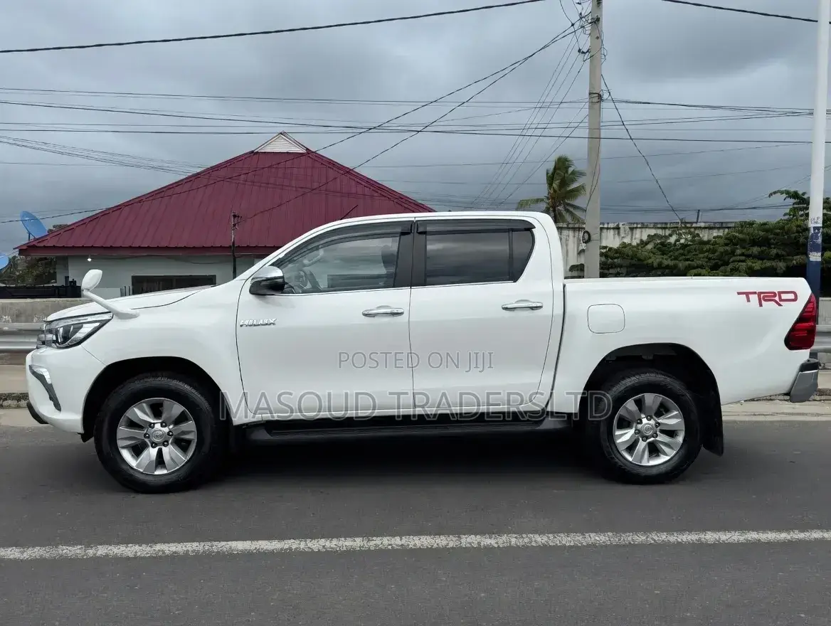 Toyota Hilux Revo Double Cab Deisel 2.4 AWD 2018 White