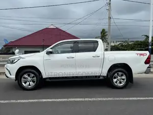 Toyota Hilux Revo Double Cab Deisel 2.4 AWD 2018 White