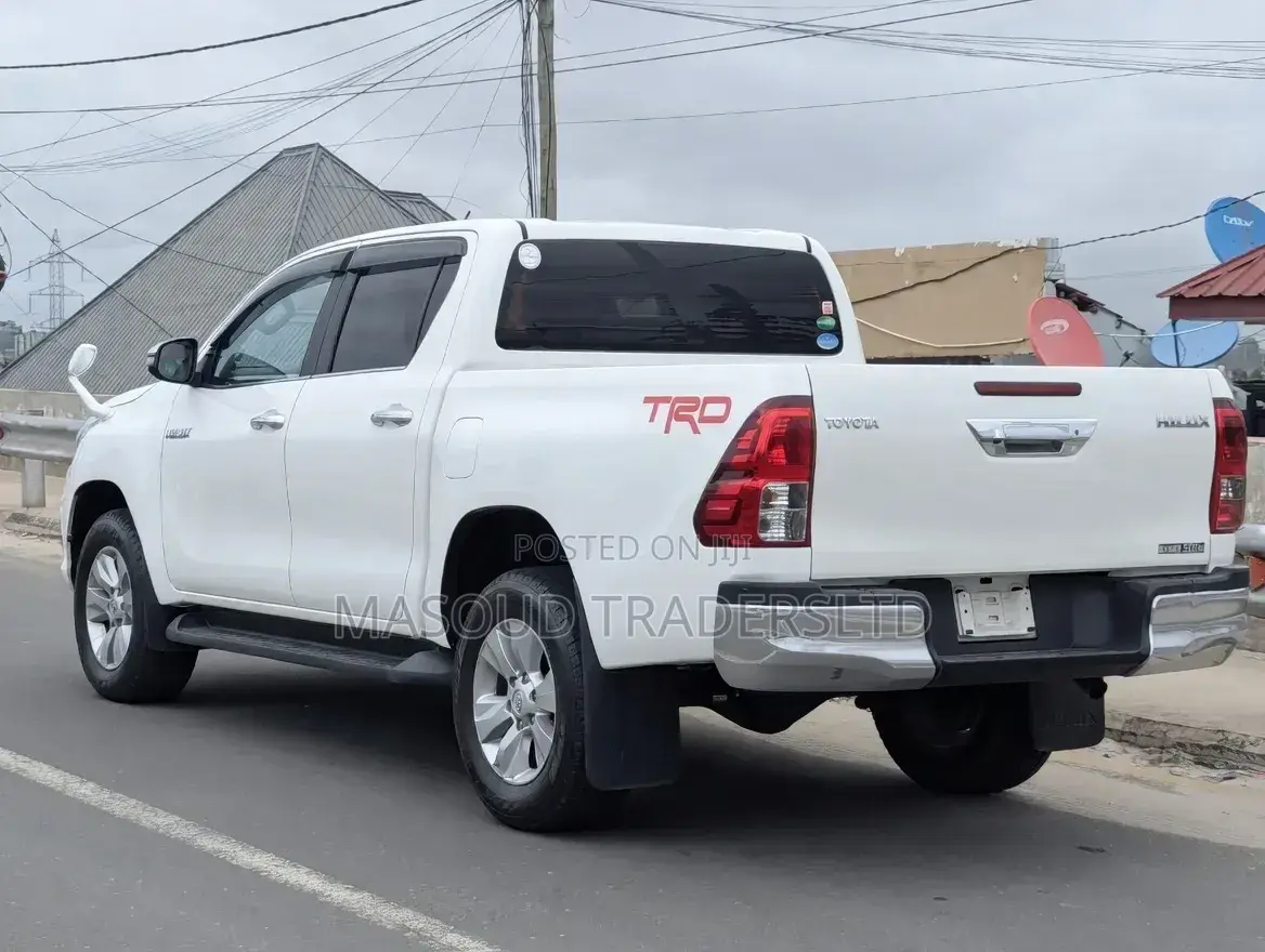 Toyota Hilux Revo Double Cab Deisel 2.4 AWD 2018 White