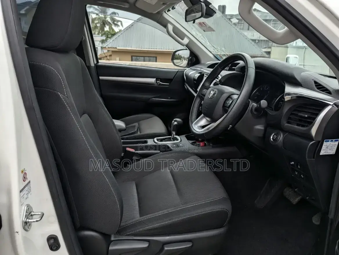 Toyota Hilux Revo Double Cab Deisel 2.4 AWD 2018 White