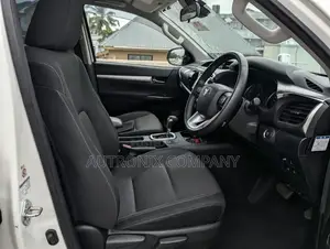 Toyota Hilux Revo Double Cab Deisel 2.4 AWD 2018 White