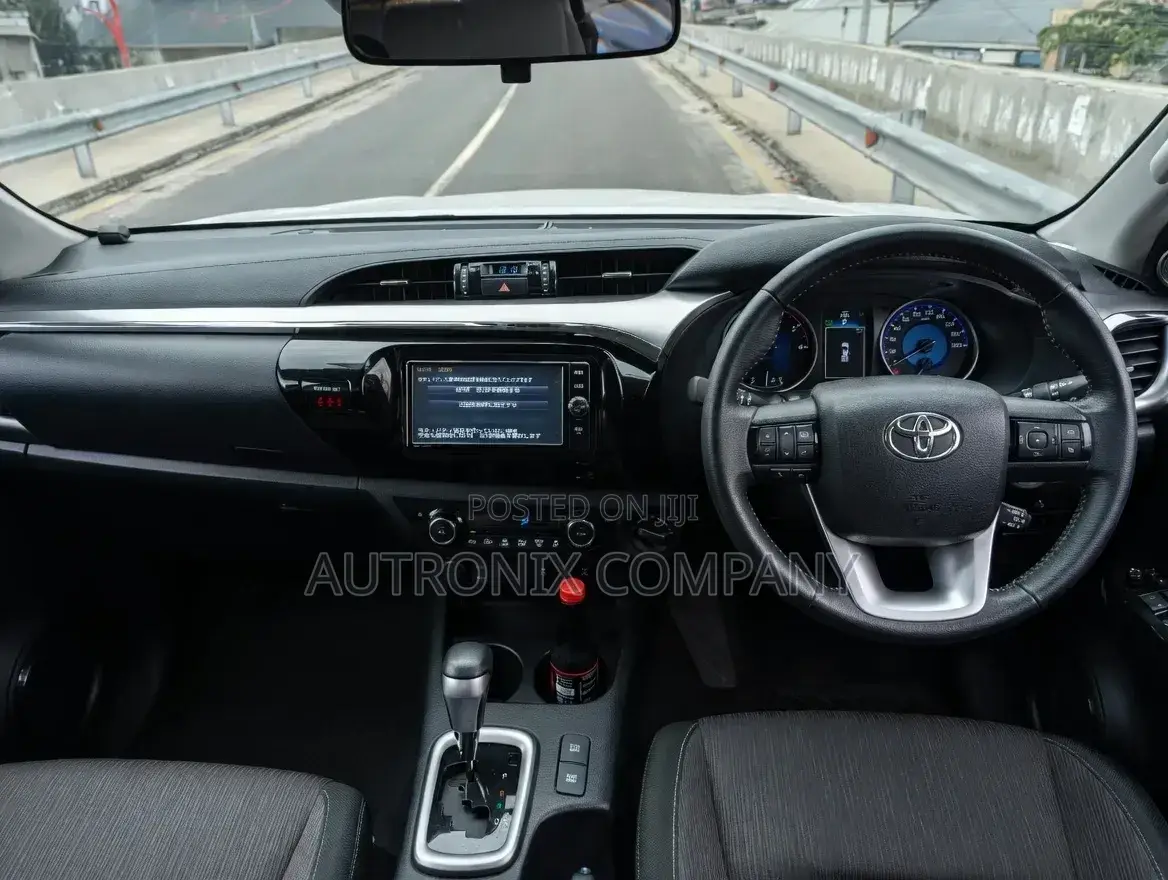 Toyota Hilux Revo Double Cab Deisel 2.4 AWD 2018 White