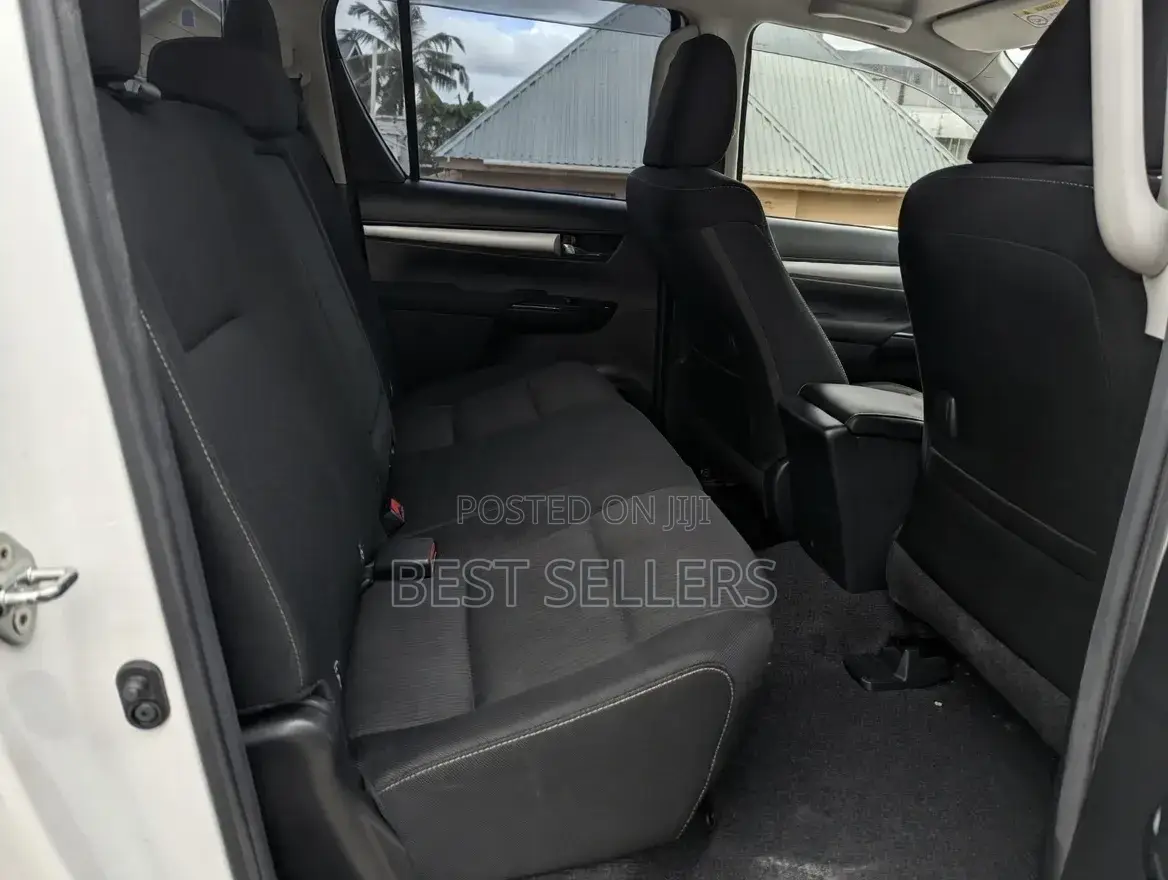 Toyota Hilux Revo Double Cab Deisel 2.4 AWD 2018 White