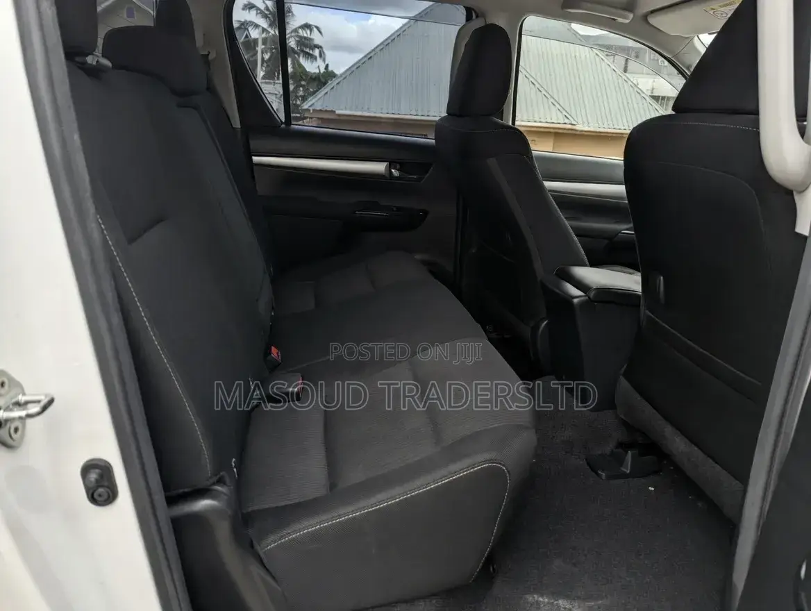 Toyota Hilux Revo Double Cab Deisel 2.4 AWD 2018 White