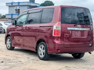 Toyota Noah 2.0 143hp AWD (8 Seater) 2008 Red