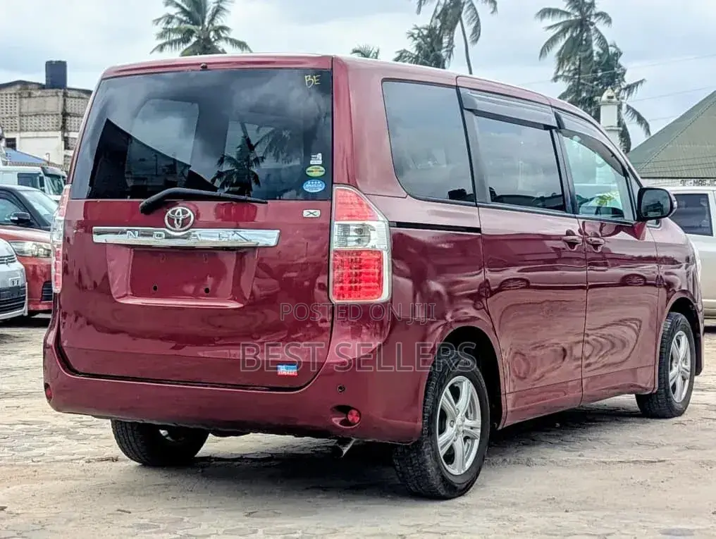 Toyota Noah 2.0 143hp AWD (8 Seater) 2008 Red