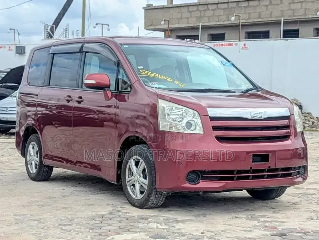 Toyota Noah 2.0 143hp AWD (8 Seater) 2008 Red
