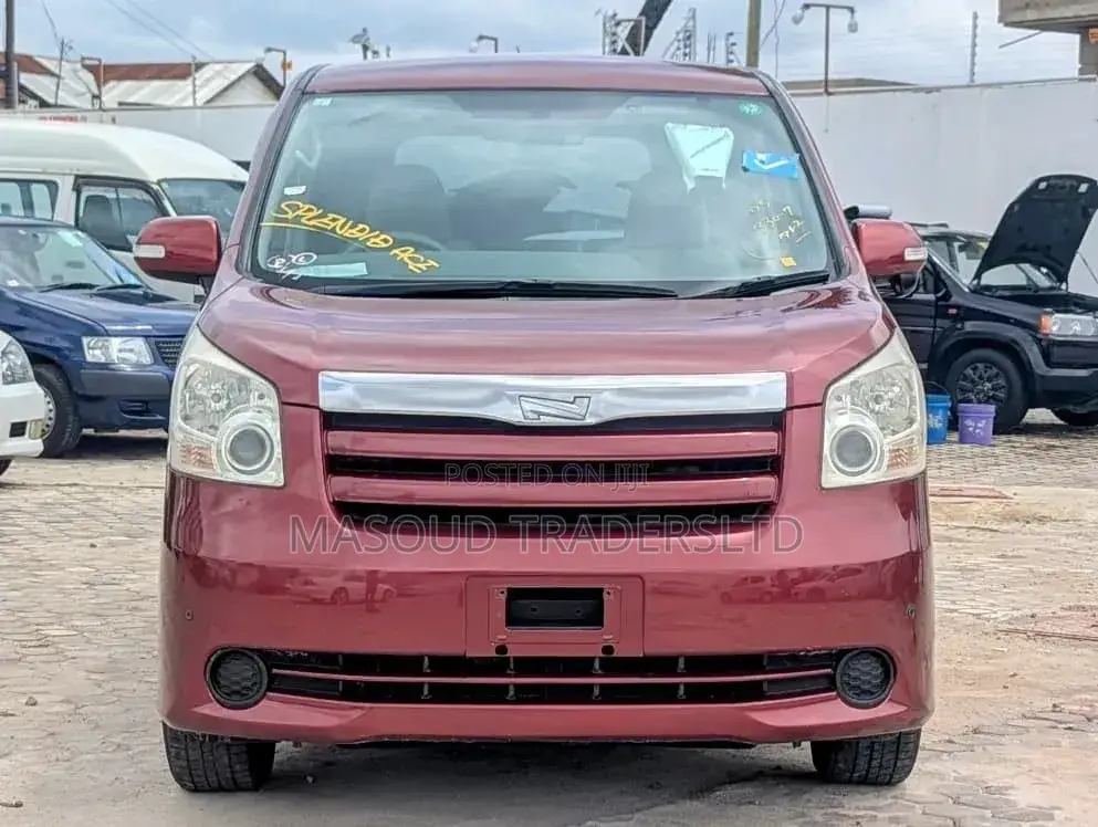 Toyota Noah 2.0 143hp AWD (8 Seater) 2008 Red