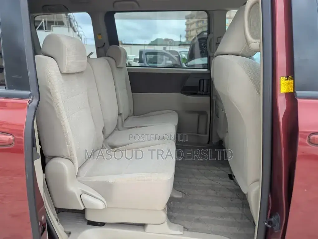 Toyota Noah 2.0 143hp AWD (8 Seater) 2008 Red
