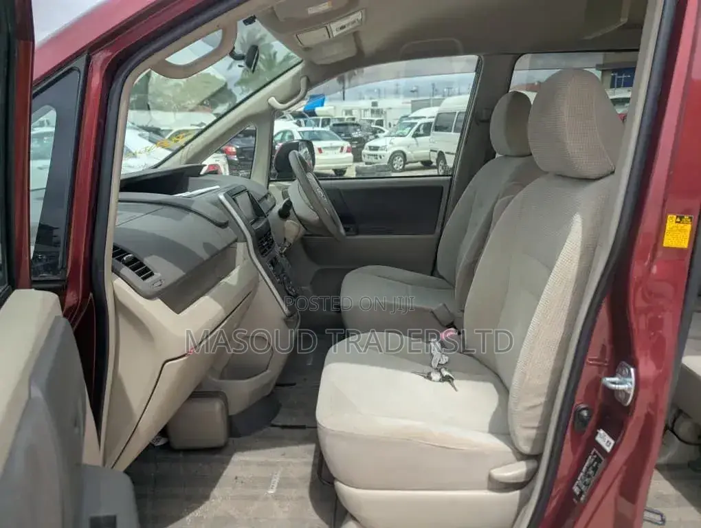 Toyota Noah 2.0 143hp AWD (8 Seater) 2008 Red