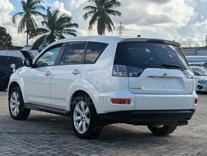 Mitsubishi Outlander XLS 2010 White