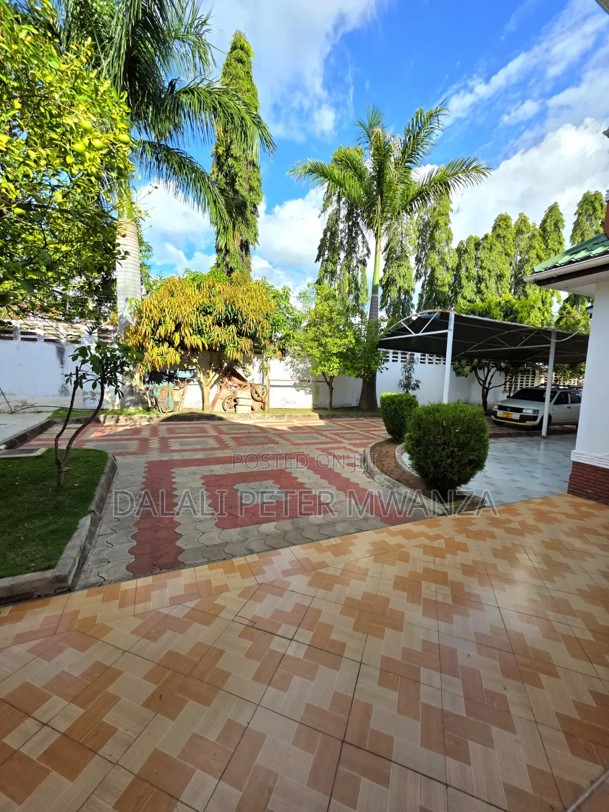 4bdrm Apartment in Rock City, Ilemela Ward for sale